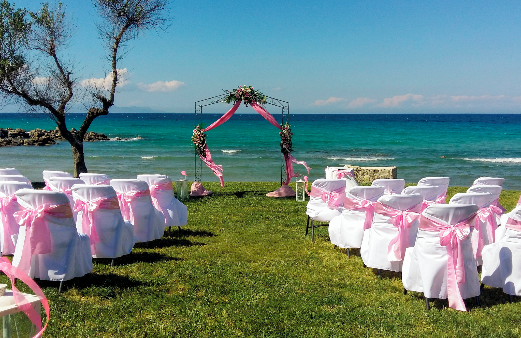 //www.jet2holidays.com/-/media/assets/wedding custom overviews/jet2 weddings images 101025/zth_85977_atlantica_eleon_grand_resort_1025_jet2weddings_03_689x448.jpg